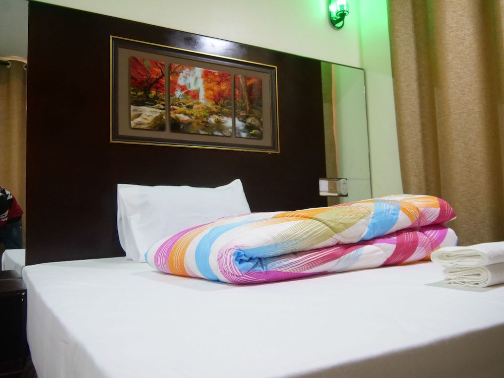 undefined Clomps Motel 6