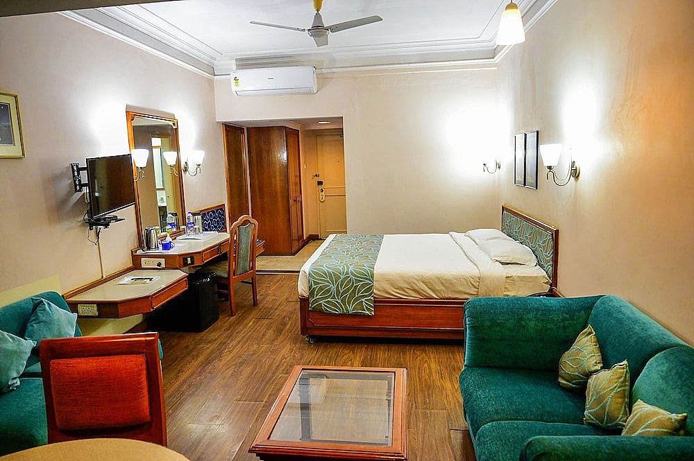Maya's Kings Kourt Deluxe Double Room, Accessible