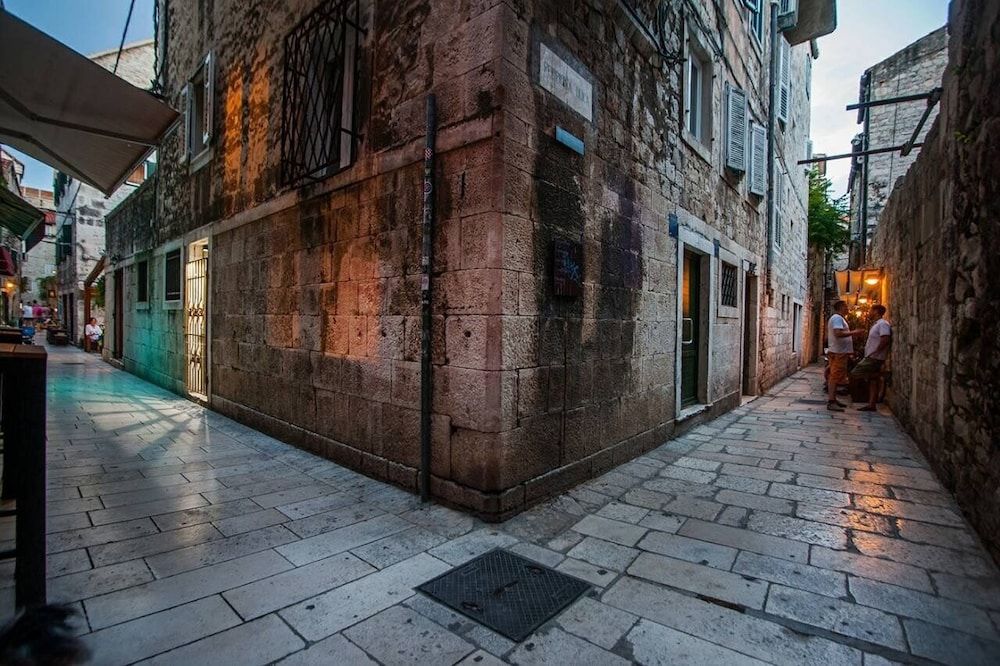 undefined Apartment Dumaneo Art 3