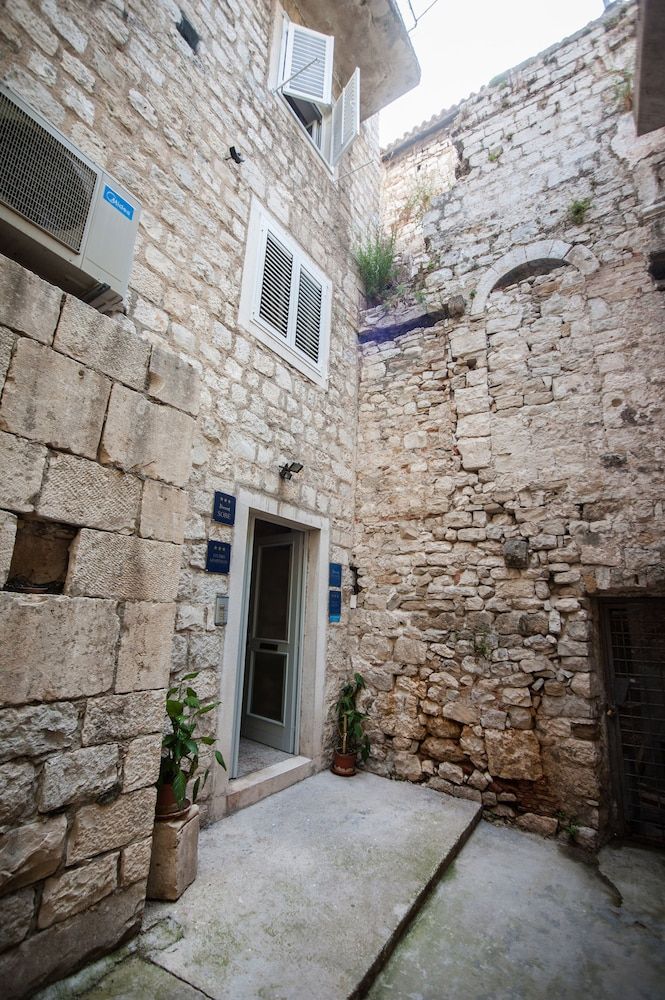 undefined Apartment Dumaneo Art 7