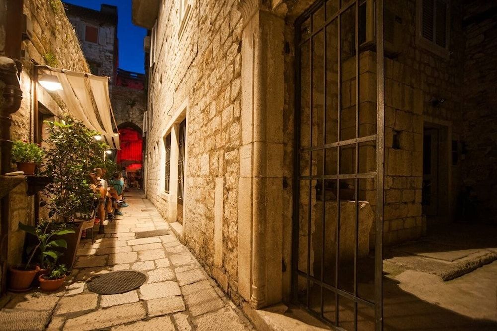 undefined Apartment Dumaneo Art 4