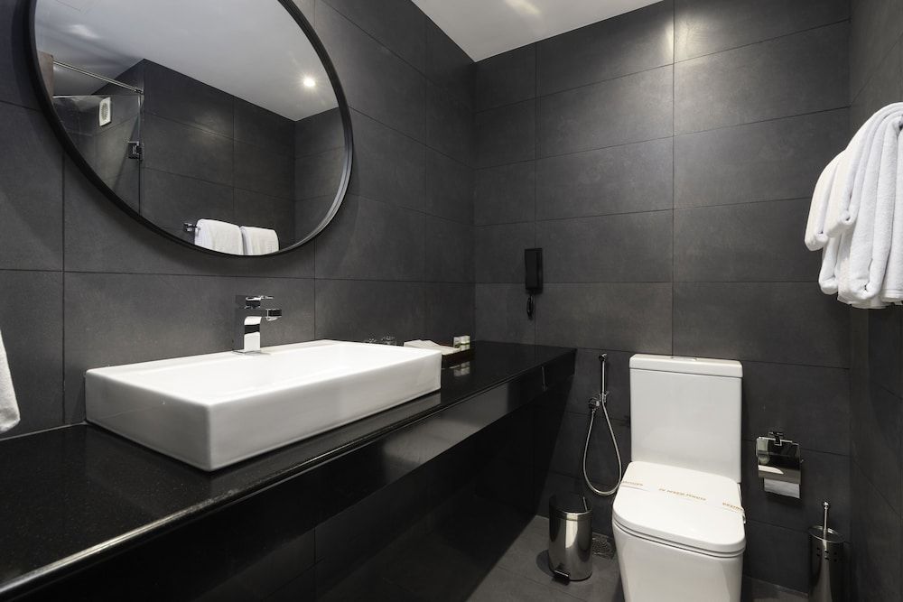 MaRadha Colombo Standard Double Room 6