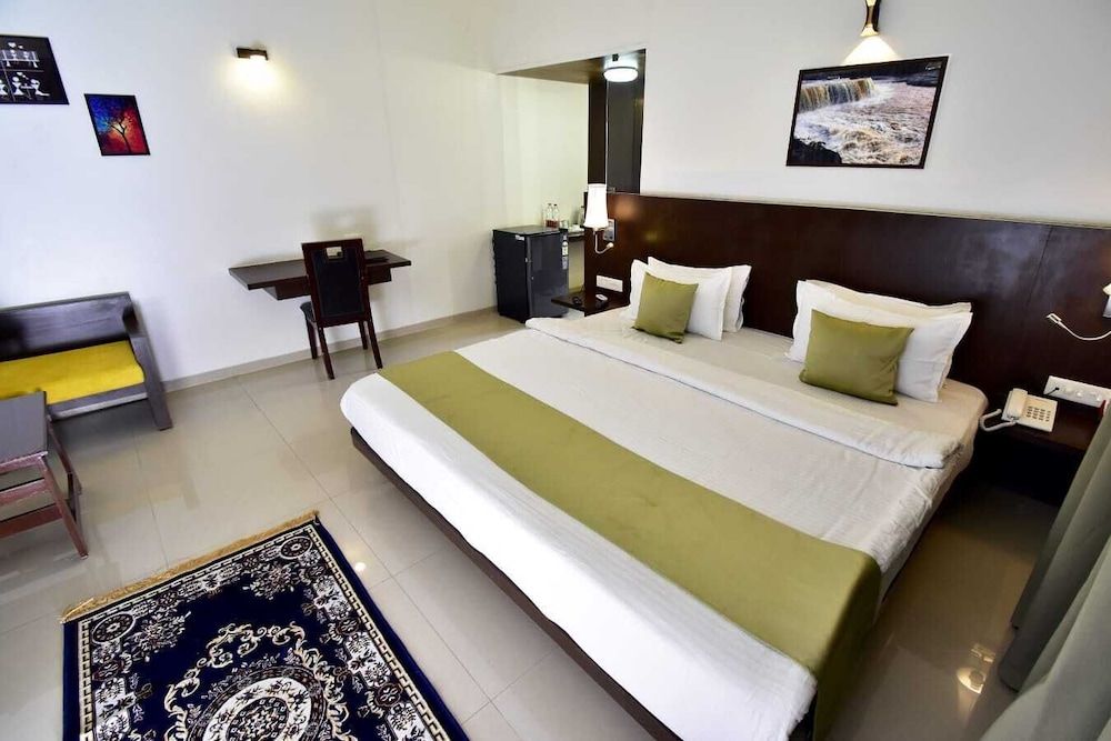 CAVES COUNTY RESORT Deluxe Room 5