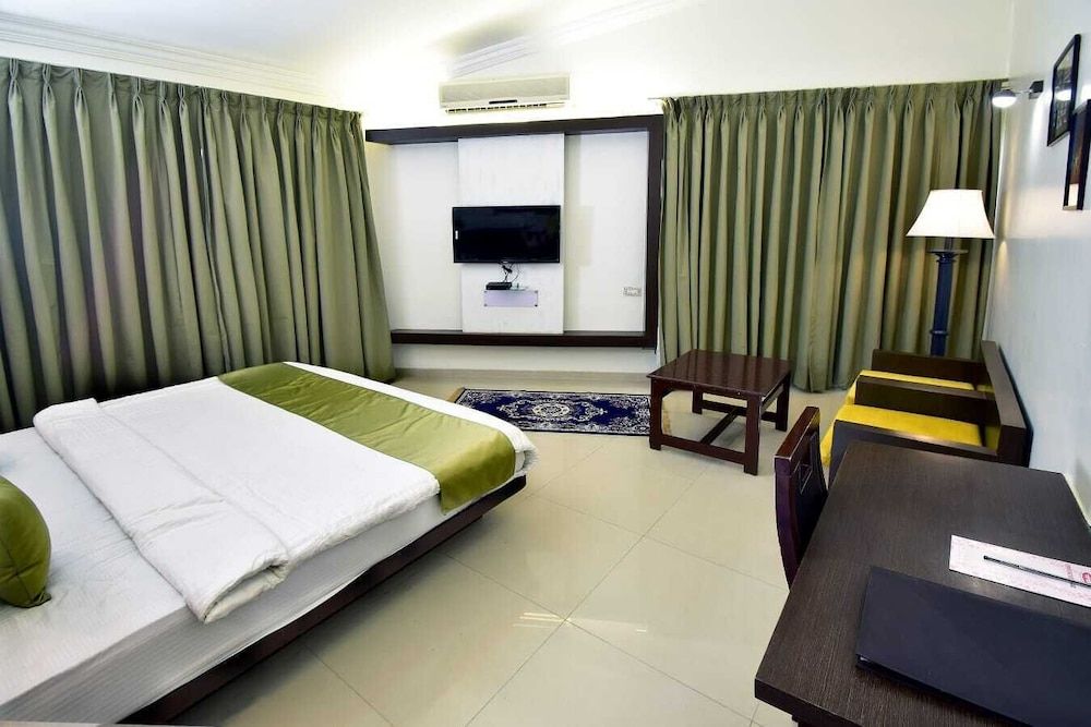 CAVES COUNTY RESORT Deluxe Room 6