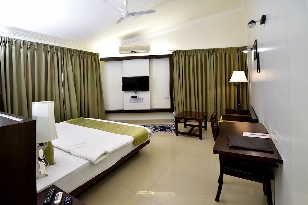 CAVES COUNTY RESORT Deluxe Room 8