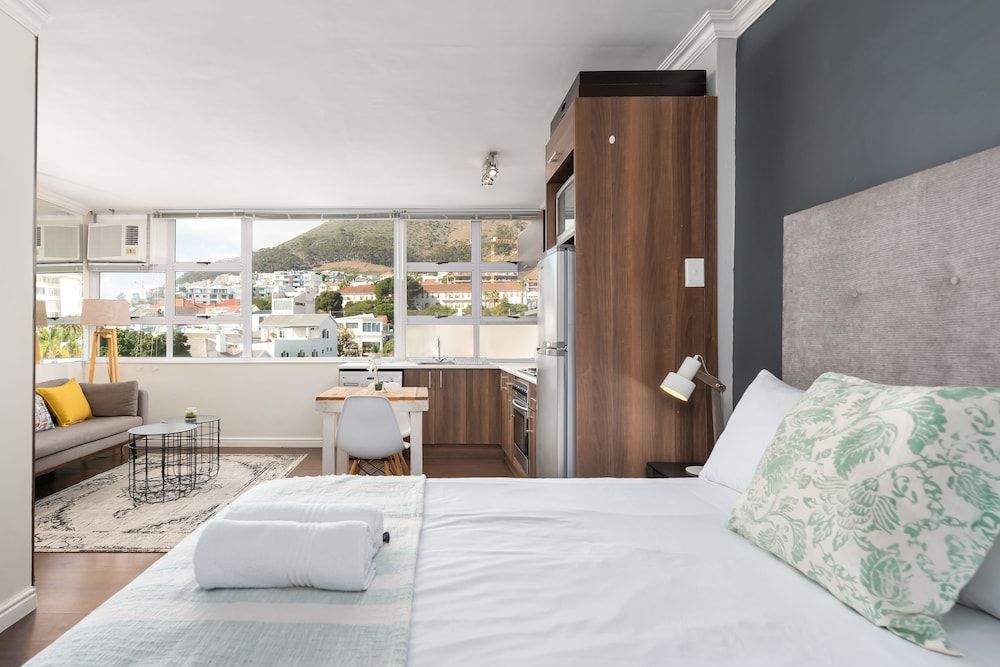 undefined Montclair 604 3