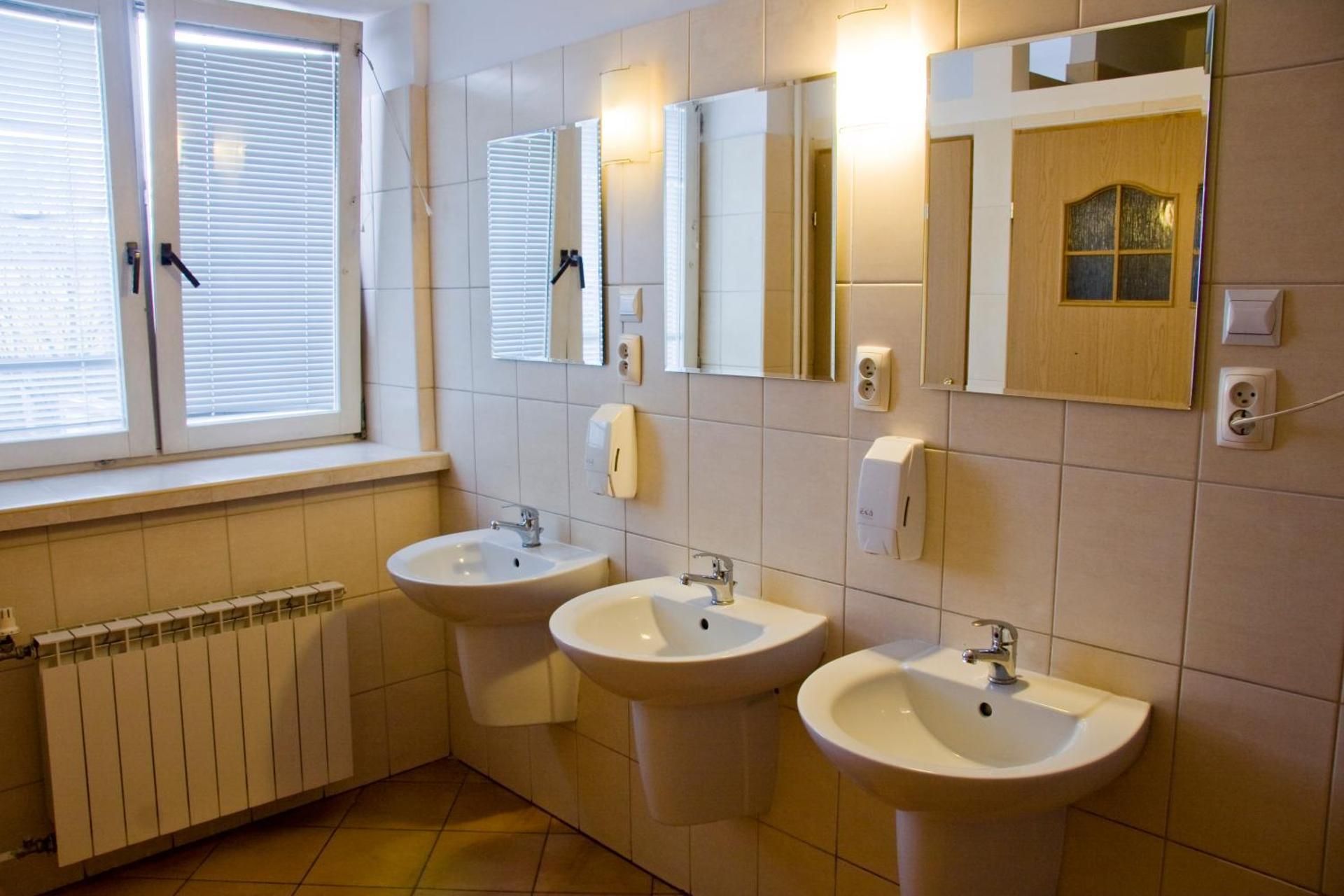 Bed in 4-Bed Dormitory Room with Shared Bathroom