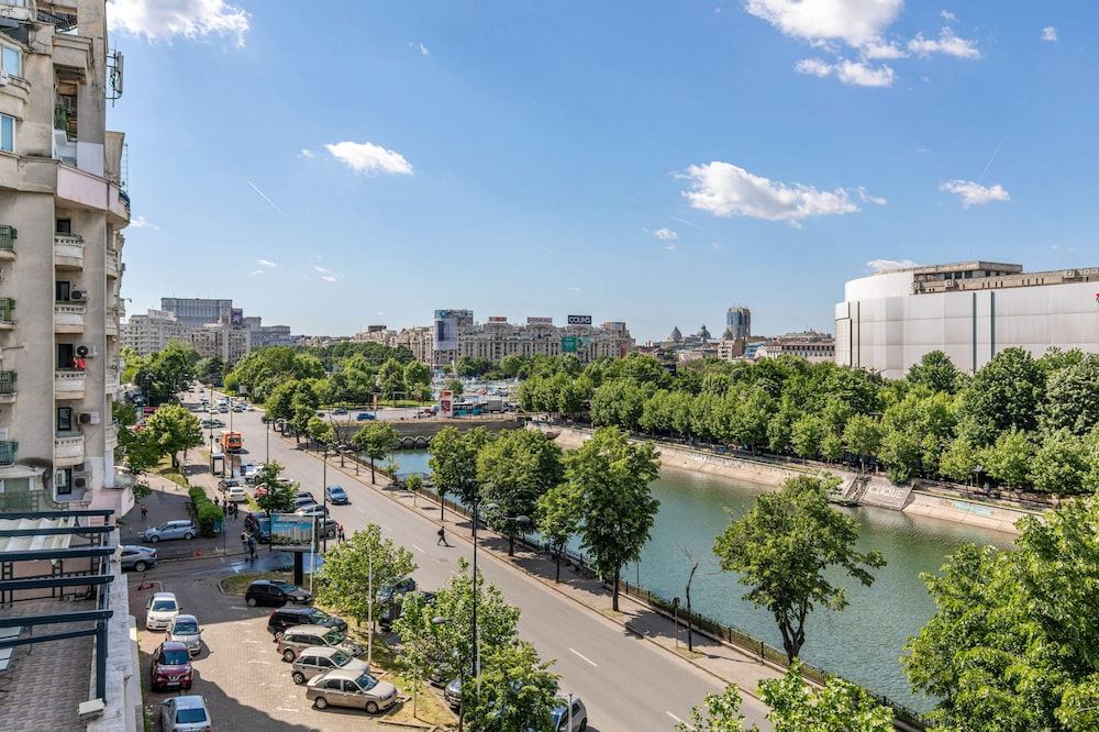 HOLT - Jules Verne's Imaginarium Luxury Apartment 17