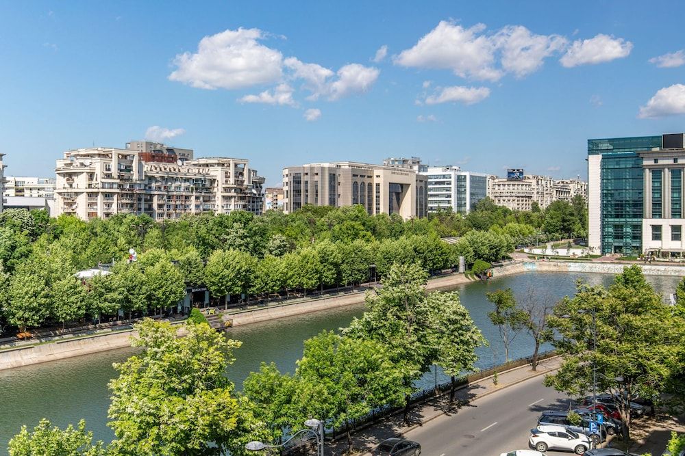 HOLT - Jules Verne's Imaginarium Luxury Apartment 18