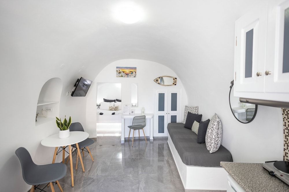 undefined White Side Suites 9