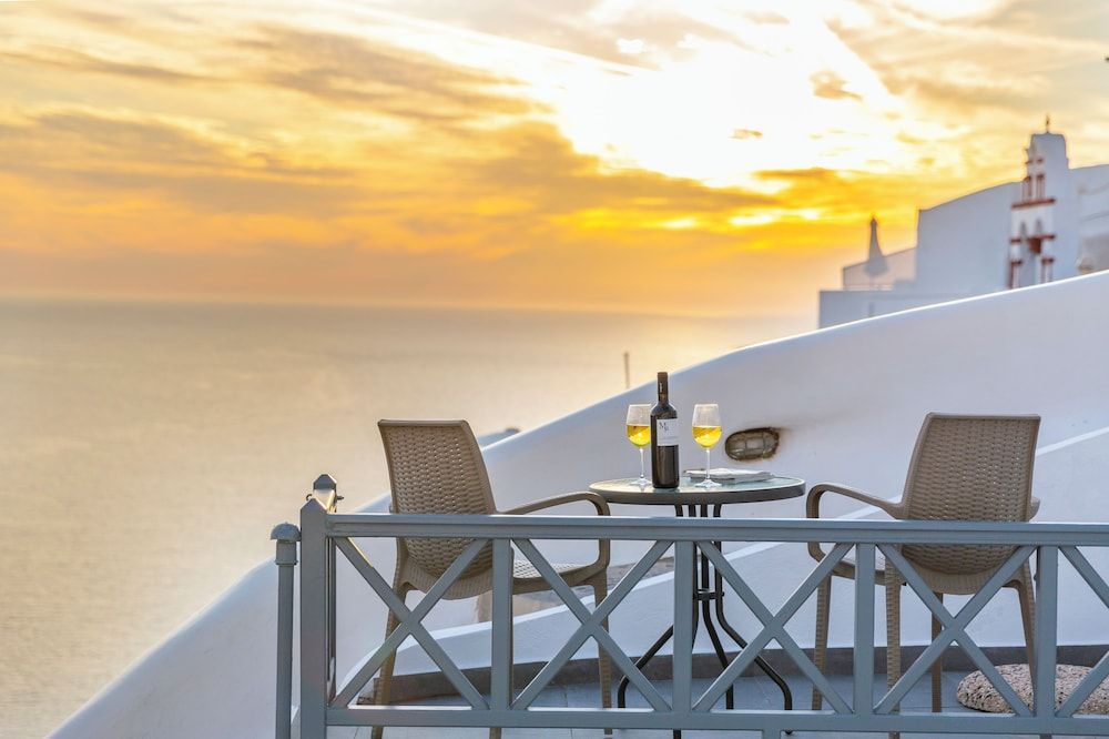 undefined White Side Suites 6