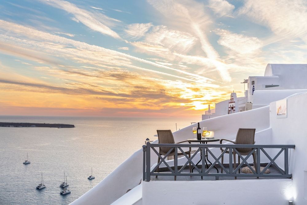 undefined White Side Suites 3