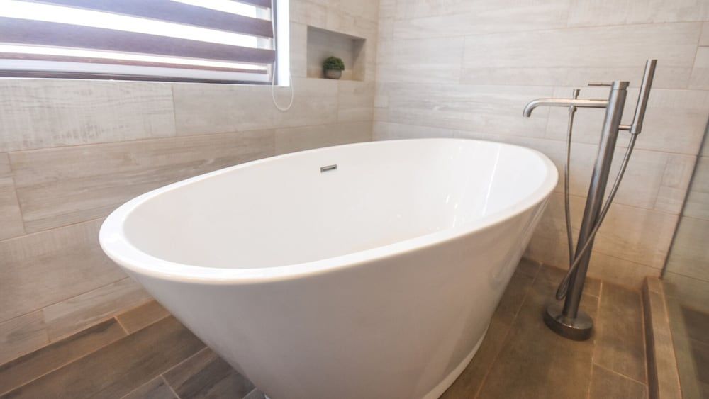 Deep Soaking Bathtub