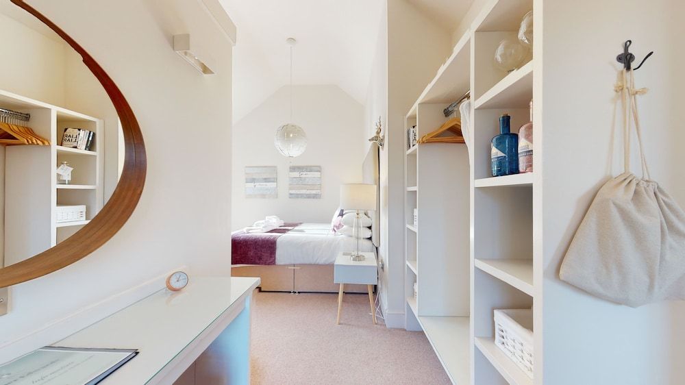 Devonshire Arms Deluxe King Room 13