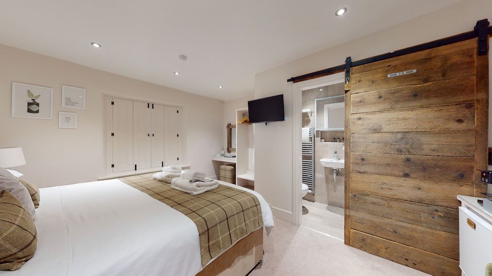 Devonshire Arms Double or Twin Room 10