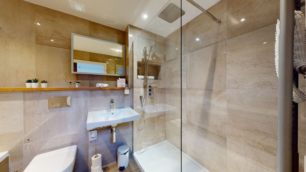 Devonshire Arms Deluxe King Suite 11