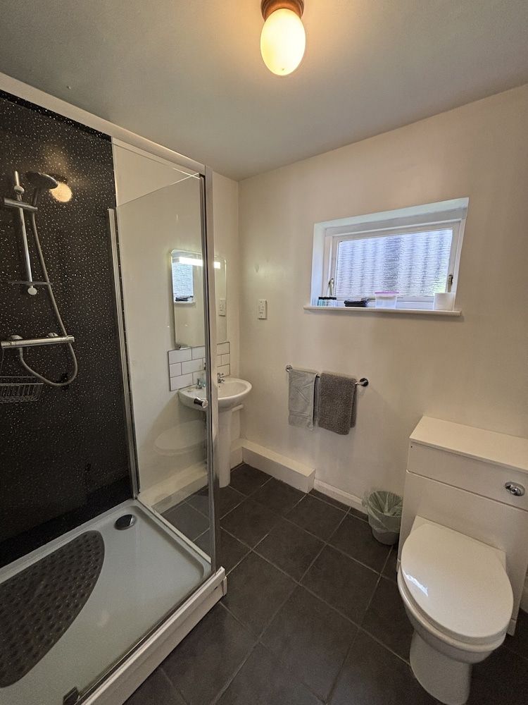 The Half Moon Inn Comfort Double Room, Accessible, Ensuite 10