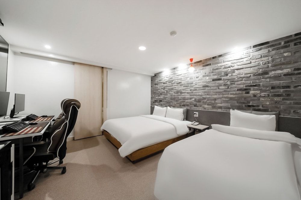 Xian Hotel Basic Twin Room (Breakfast for 2)