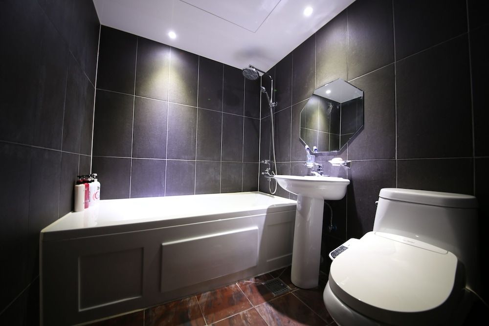 Xian Hotel Basic Twin Room (Breakfast for 2) 7