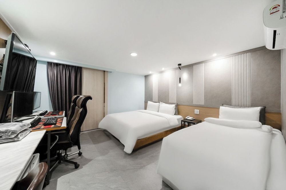 Xian Hotel Basic Twin Room (Breakfast for 2) 5