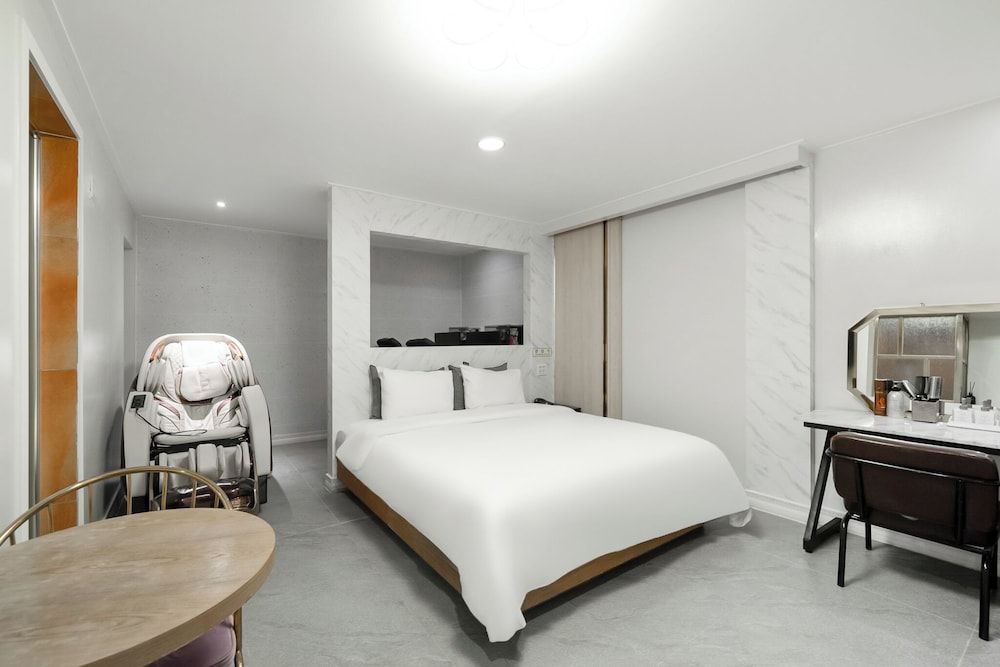 Xian Hotel Royal Suite (Breakfast for 2) 3