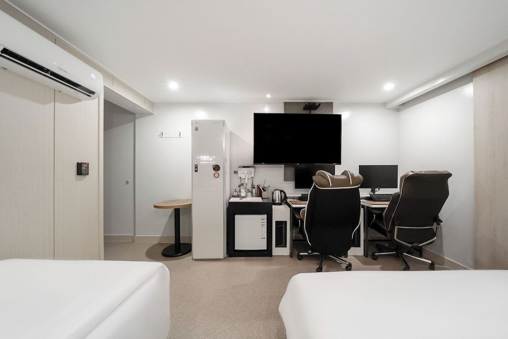 Xian Hotel Basic Twin Room (Breakfast for 2) 9