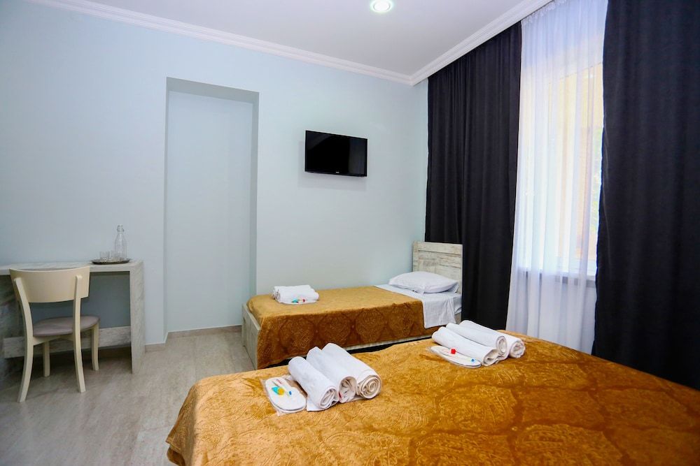 Basic Triple Room, 3 Twin Beds, Non Smoking