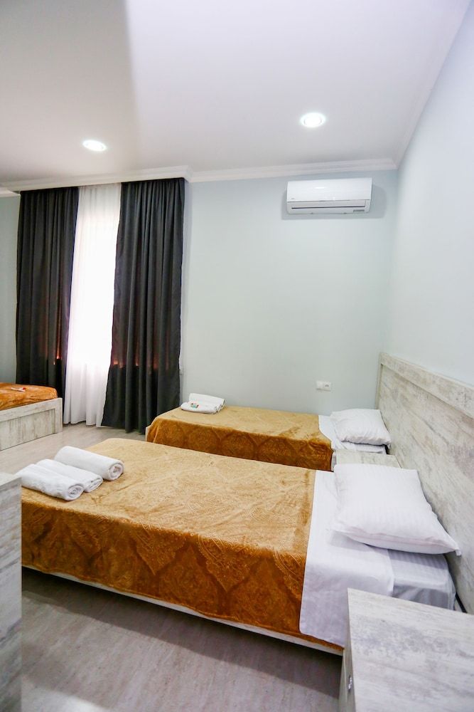 Basic Triple Room, 3 Twin Beds, Non Smoking