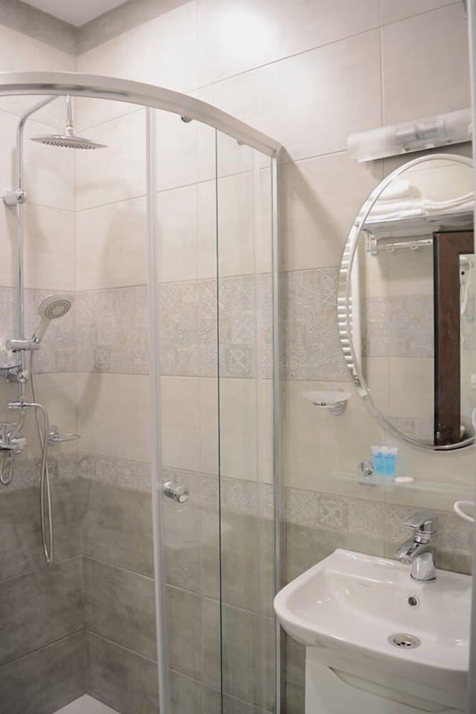 Nicolas Family Room 7