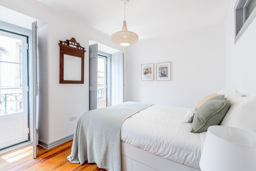 Alfama Spacious and Central Apartment, By TimeCooler Apartment, 3 Bedrooms 8