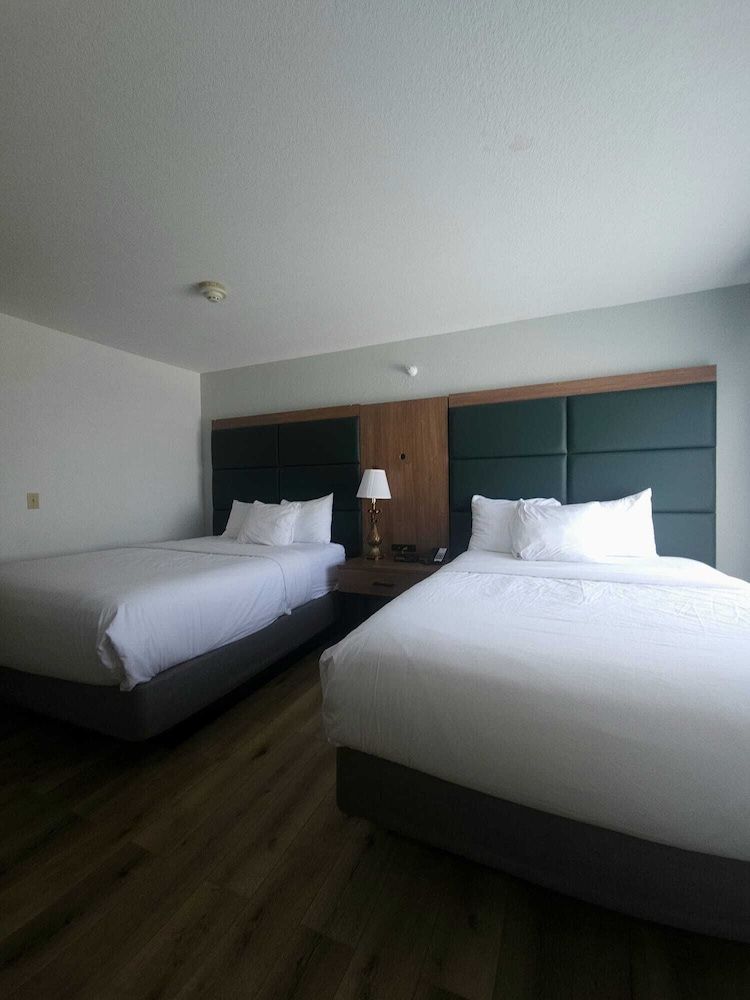 Room, 2 Queen Beds, Accessible, Non Smoking (Roll-In Shower)