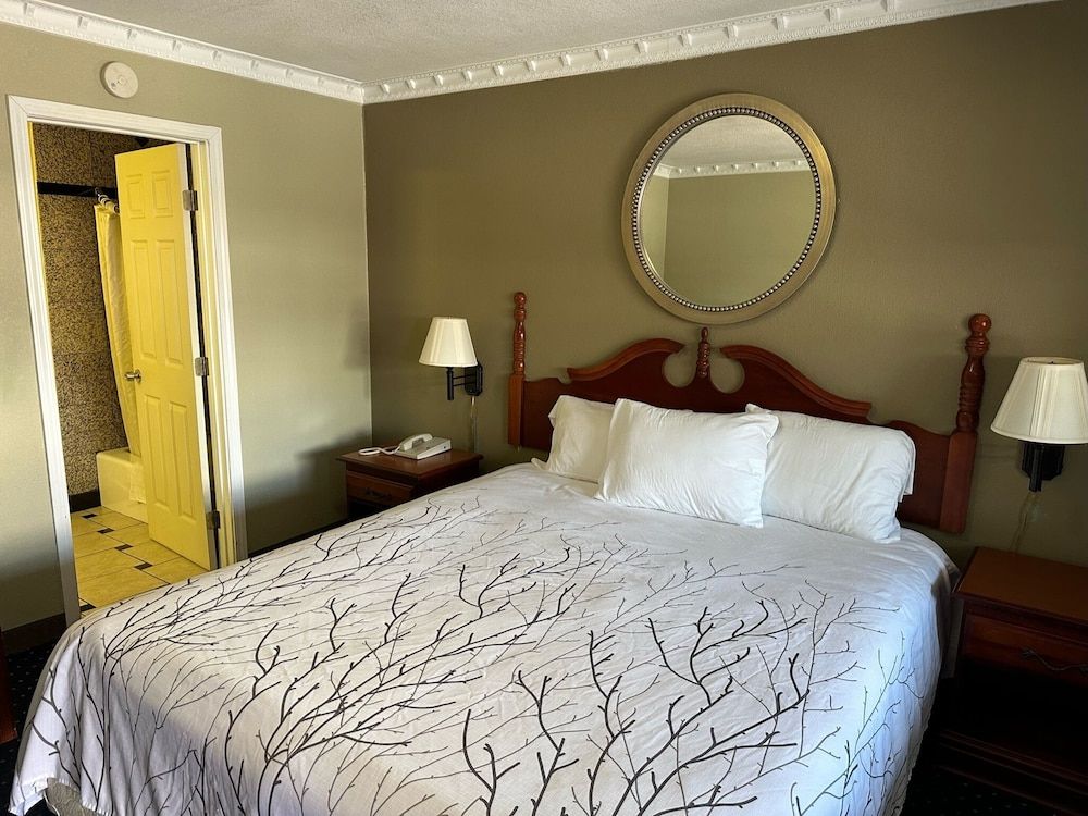 Western Village Inn Standard Room, 1 Queen Bed 3