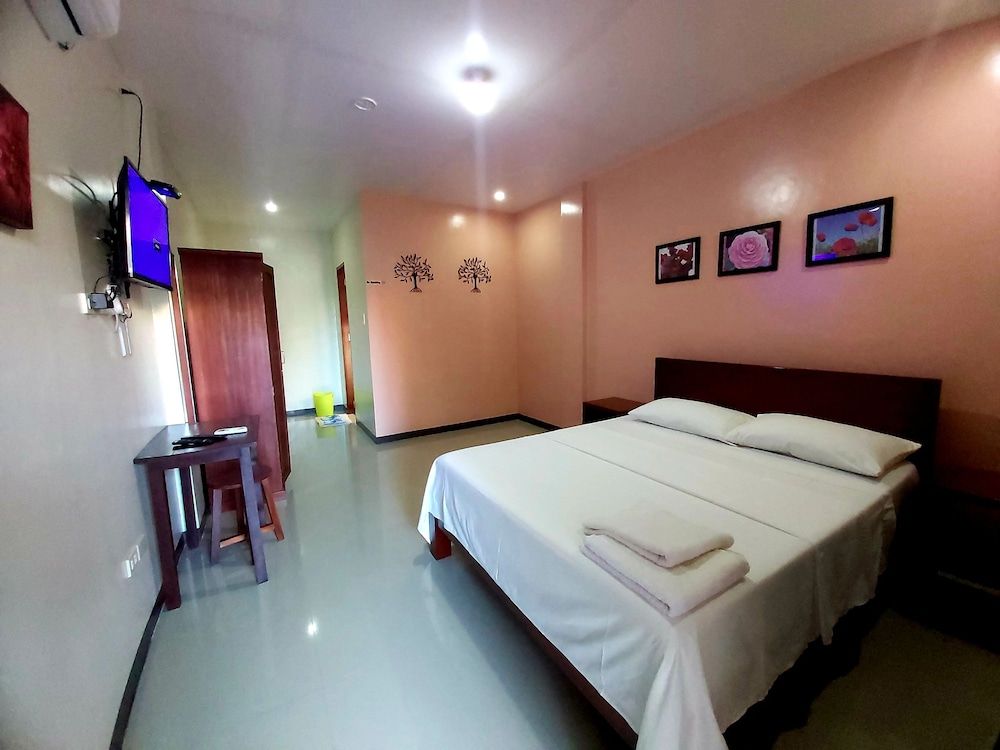 Golden Pension House Premium Room, Garden View 7