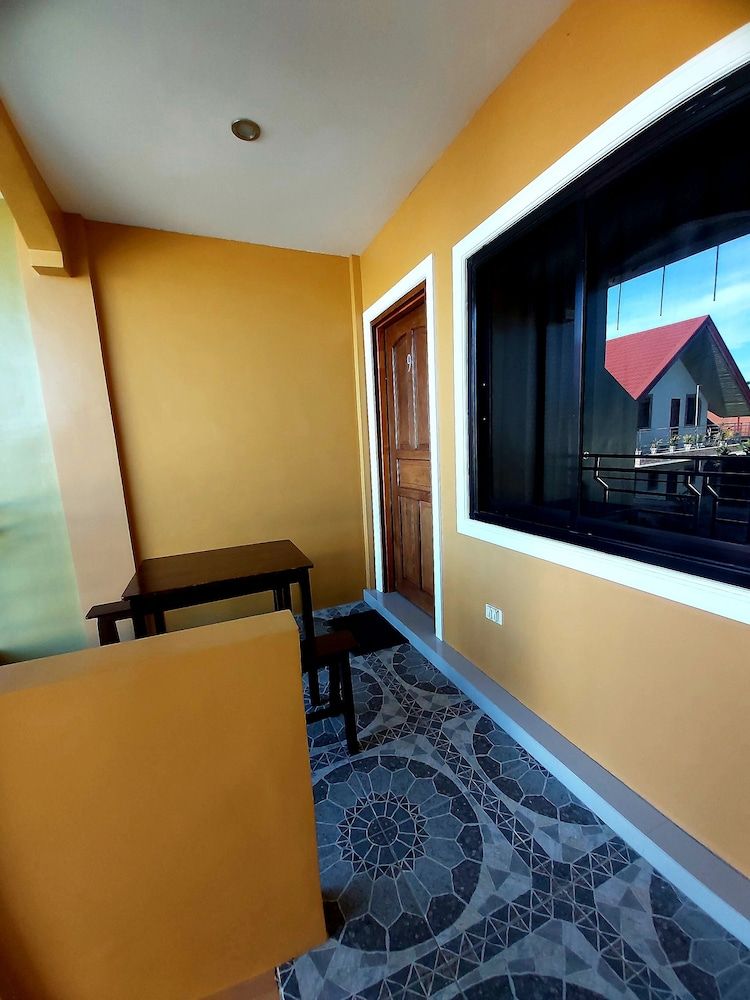 Golden Pension House Premium Room, Garden View 9