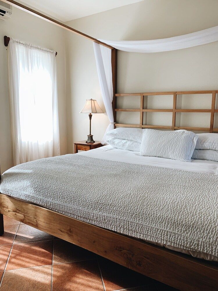 Caye Casa 1 Bedroom, 1 King, Ocean Front Coastal Classic #6 3