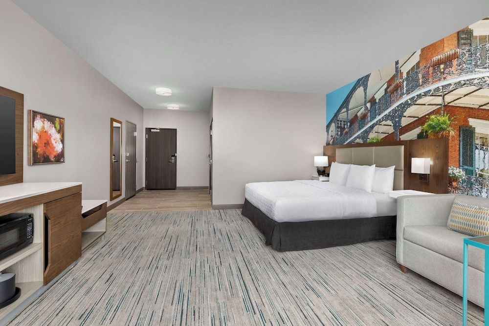 Room, 1 King Bed, Refrigerator