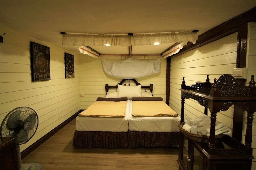 undefined Gap's House 3