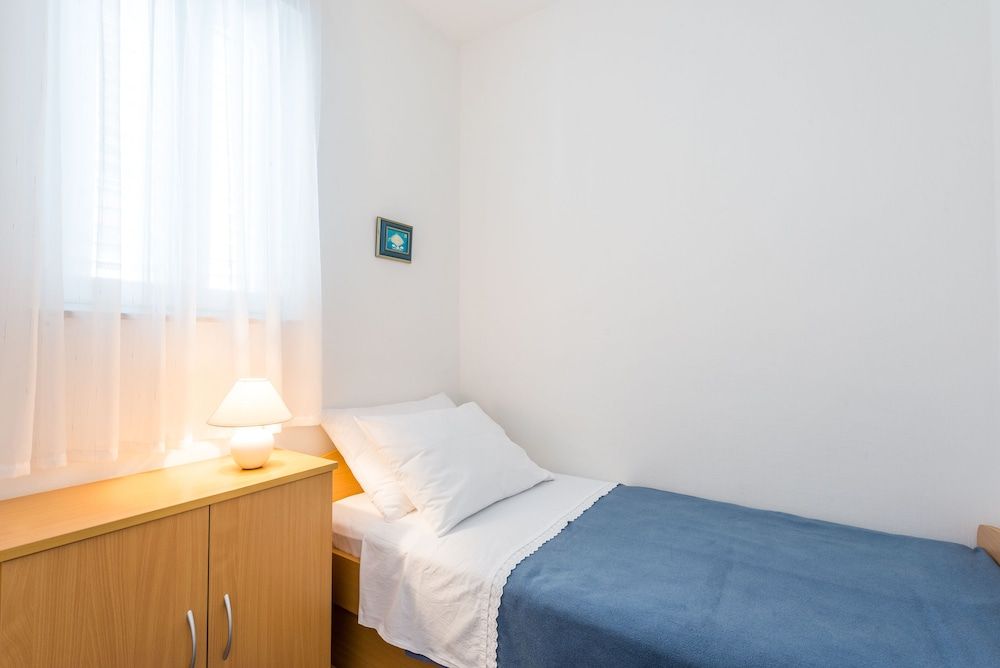 undefined Apartment Lena 5