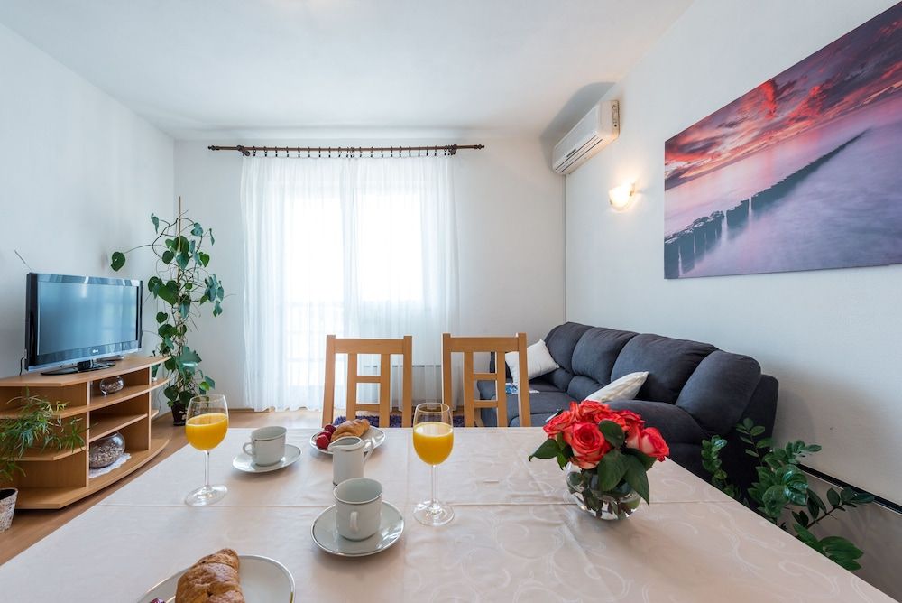 undefined Apartment Lena 8
