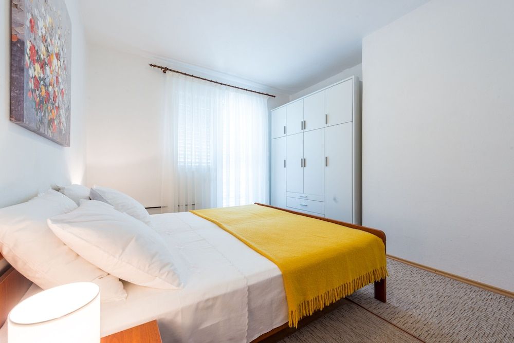 undefined Apartment Lena 6