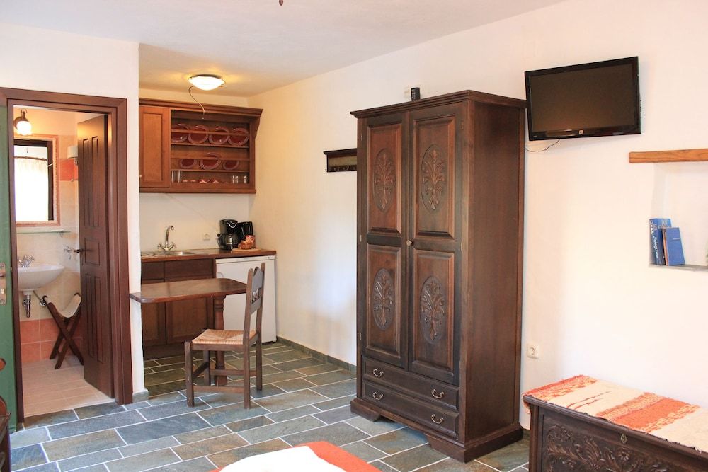 Junior Studio, 1 Queen Bed, Kitchenette, Ground Floor