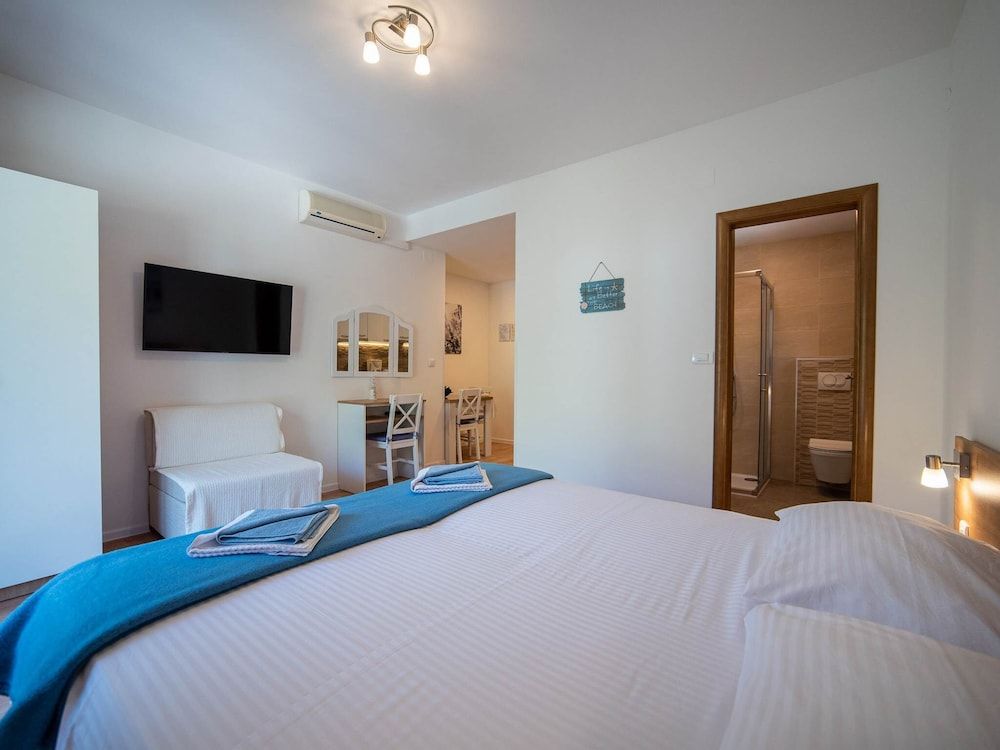 Apartments Njirić Studio (Comfort Studio with Balcony Sea View) 3