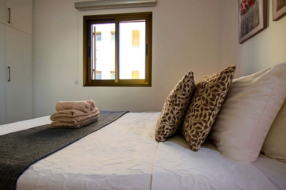 undefined Phaedrus Living: CityView Luxury Flat Georgos 203 8