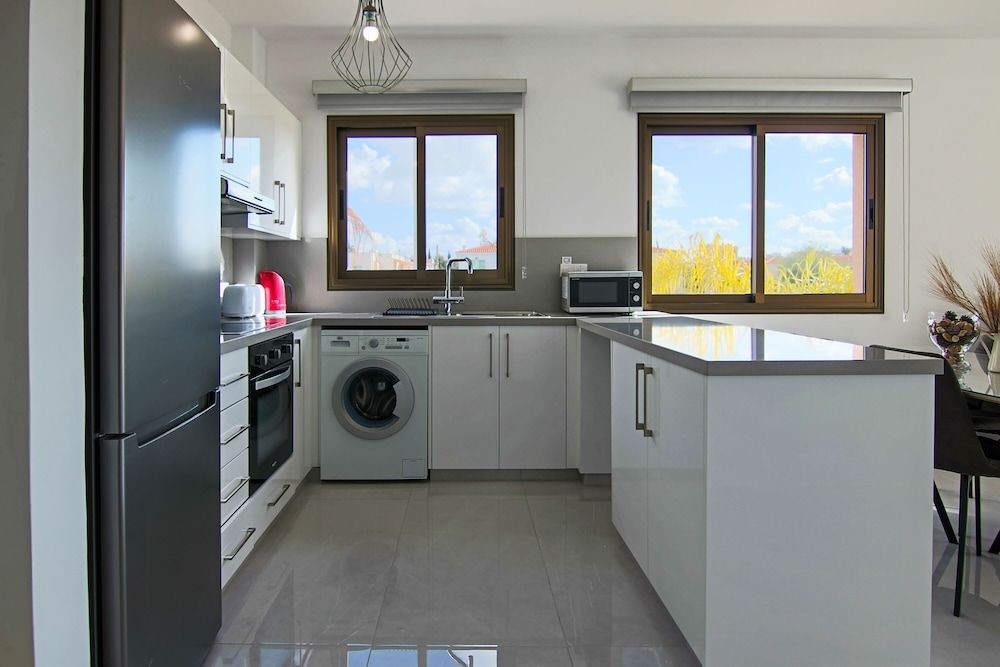 undefined Phaedrus Living: CityView Luxury Flat Georgos 203 6