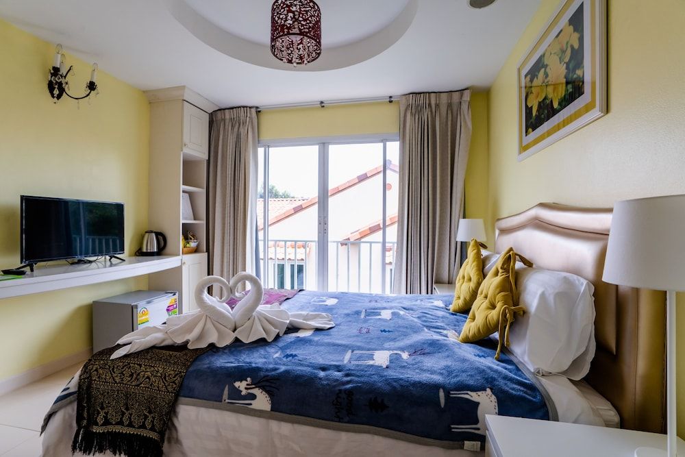 Baan Anodat Deluxe Double Room 9