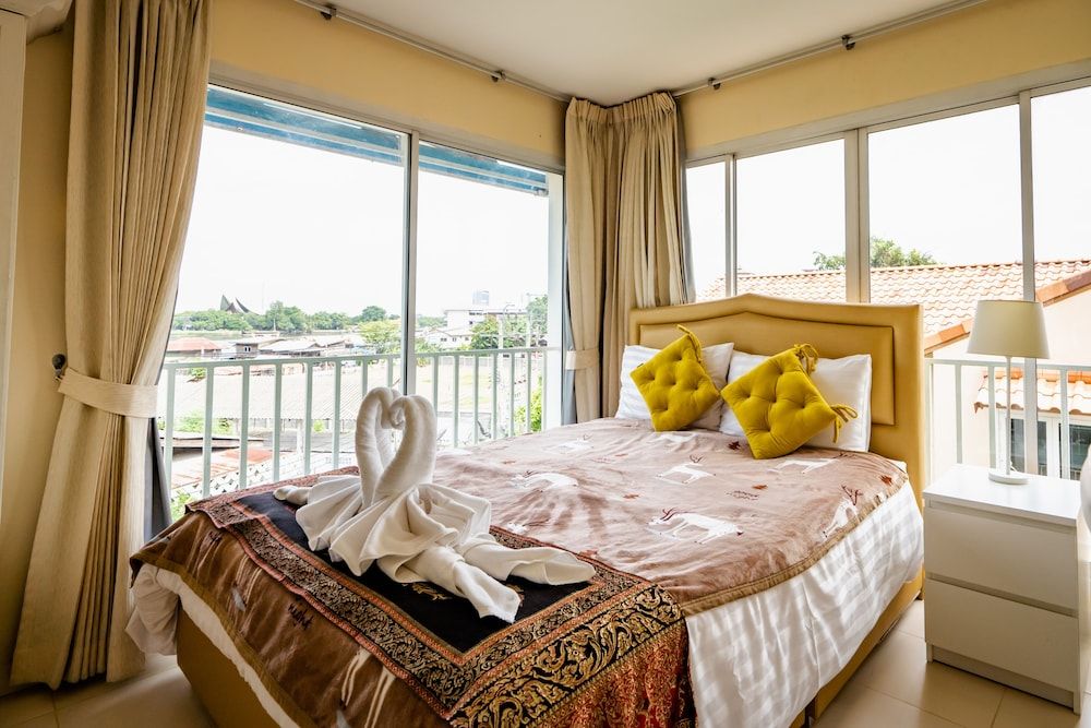 Baan Anodat Deluxe Double Room 10