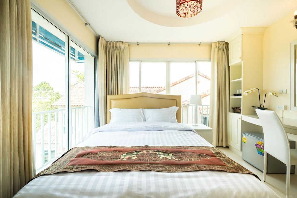 Baan Anodat Deluxe Double Room 6