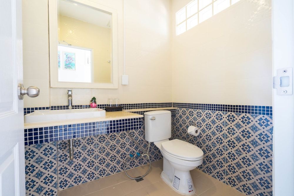 Baan Anodat Deluxe Double Room 12