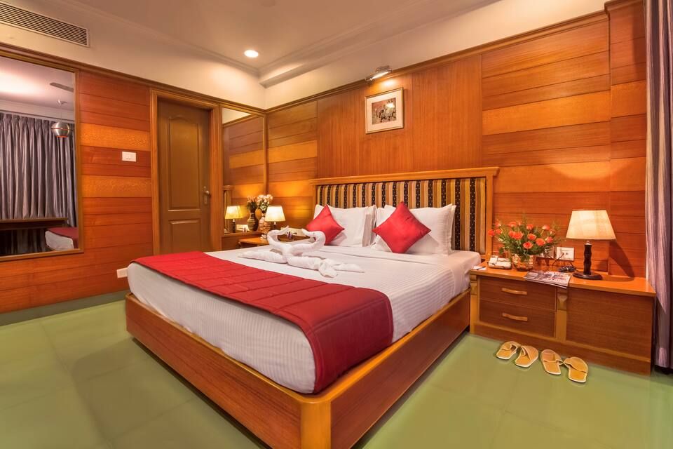 Suite room with Living Space, Private Bathroom with Bath Tub or Shower Cubicle.