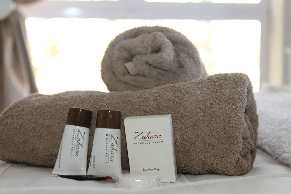 Indigo Moon Guesthouse Executive Room, Pool View 3